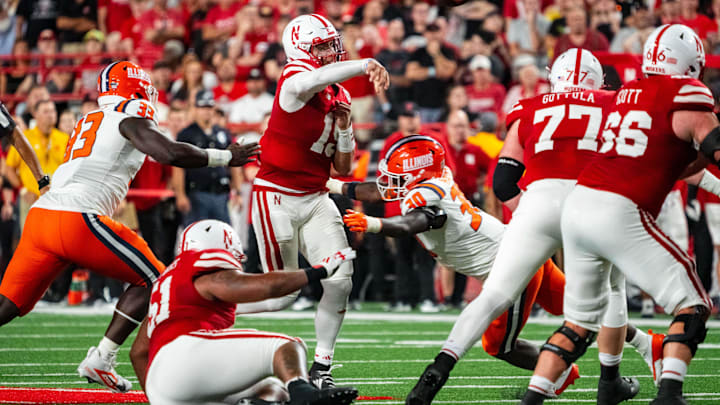 Sep 20, 2024; Lincoln, Nebraska, USA; Nebraska Cornhuskers quarterback Dylan Raiola (15) passes against Illinois Fighting Illini linebacker Jojo Hayden (30) during the second quarter at Memorial Stadium. Sep 20, 2024; Lincoln, Nebraska, USA; Nebraska Cornhuskers quarterback Dylan Raiola (15) passes against Illinois Fighting Illini linebacker Jojo Hayden (30) during the second quarter at Memorial Stadium.