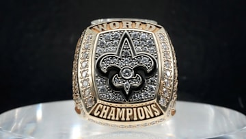  Super Bowl 44 ring to commemorate the New Orleans Saints 31-17 victory over the Indianapolis Colts in Super Bowl XLIV. 