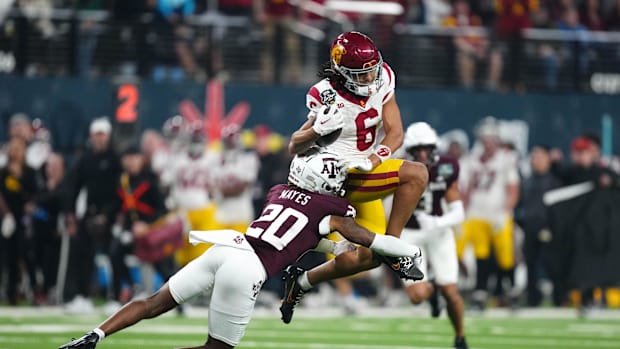 Southern California Trojans wide receiver Makai Lemon (6) carries the ball against theTexas A&M Aggies.