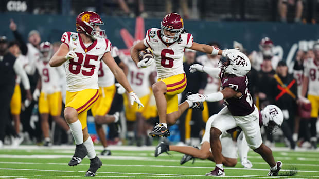 Dec 27, 2024; Las Vegas, NV, USA; Southern California Trojans wide receiver Makai Lemon (6) carries the ball against Texas A&