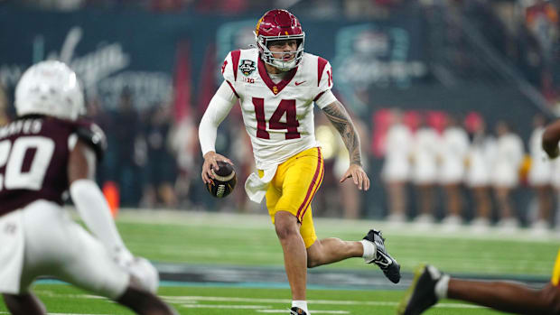Dec 27, 2024; Las Vegas, NV, USA; Southern California Trojans quarterback Jayden Maiava (14) throws the ball against the Texa