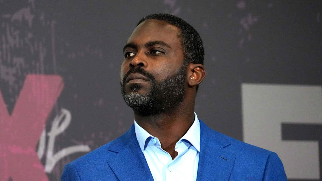 Atlanta Falcons legend Michael Vick has his college football coaching debut for Norfolk State on Thursday Night.