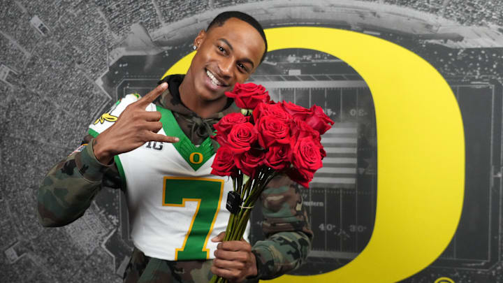 Dec 30, 2024; Los Angeles, CA, USA; Oregon Ducks wide receiver Evan Stewart (7) poses during Rose Bowl media day at Sheraton Grand LA. Mandatory Credit: Kirby Lee-Imagn Images Dec 30, 2024; Los Angeles, CA, USA; Oregon Ducks wide receiver Evan Stewart (7) poses during Rose Bowl media day at Sheraton Grand LA. Mandatory Credit: Kirby Lee-Imagn Images