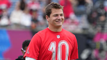 Feb 1, 2025; Orlando, FL, USA; New England Patriots quarterback Drake Maye (10) during AFC Practice for the Pro Bowl Games at Camping World Stadium. Mandatory Credit: Kirby Lee-Imagn Images