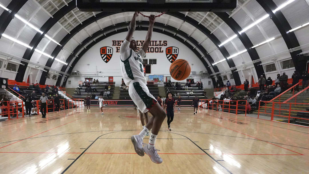 Class of 2026 point guard Jason Crowe Jr. (5) dunks the ball at the Beverly Hills Invitational Tournament last year.