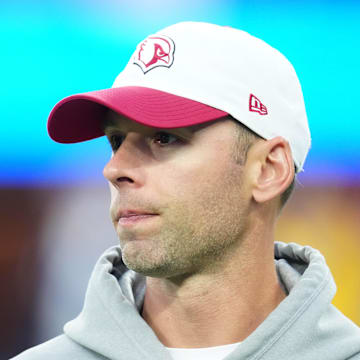 Dec 28, 2024; Inglewood, California, USA; Arizona Cardinals coach Jonathan Gannon reacts against the Los Angeles Rams at SoFi Stadium. Mandatory Credit: Kirby Lee-Imagn Images
