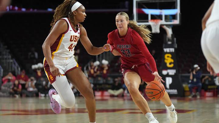  Newest Duck Mia Jacobs put up 18.3 points a game and 10 rebounds for Fresno State last year. She's a senior from Perth, Australia with international experience who shot 38% from three.