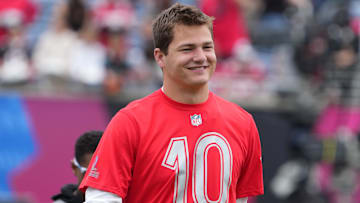Feb 1, 2025; Orlando, FL, USA; New England Patriots quarterback Drake Maye (10) during AFC Practice for the Pro Bowl Games at Camping World Stadium. Mandatory Credit: Kirby Lee-Imagn Images
