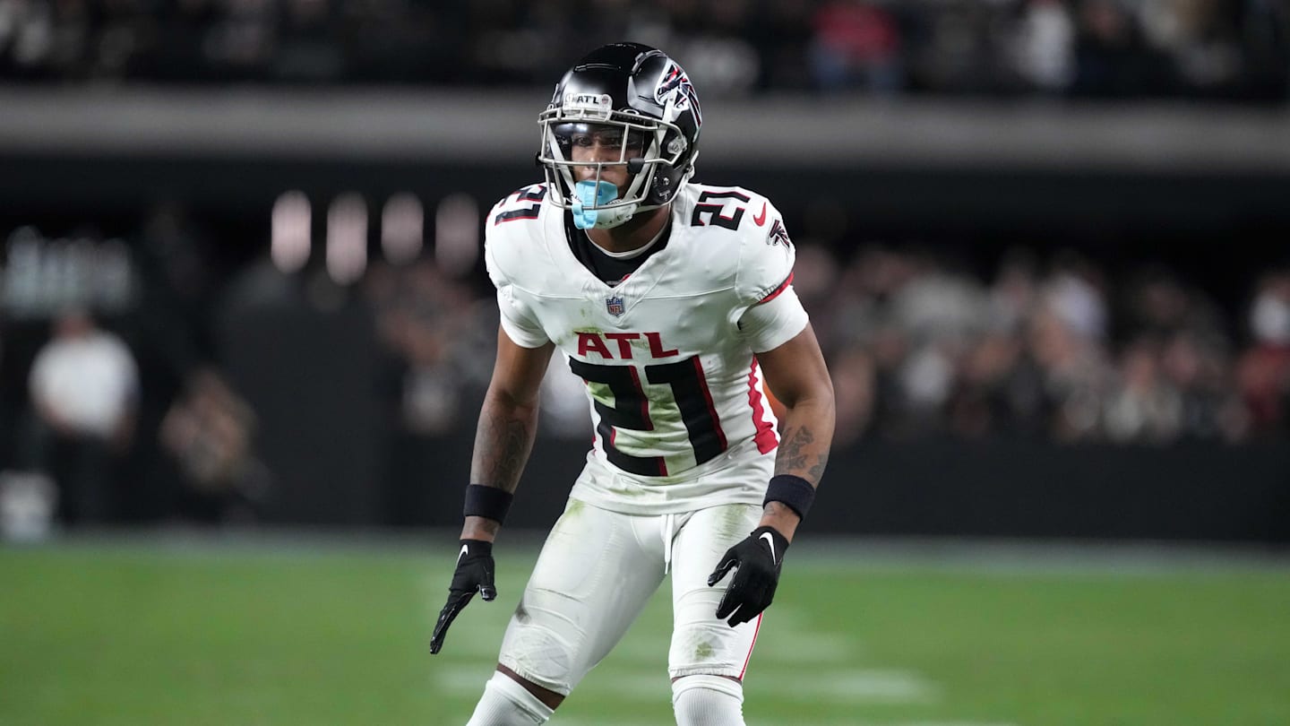 Cardinals Sign Deguara, Seek Receiver Help