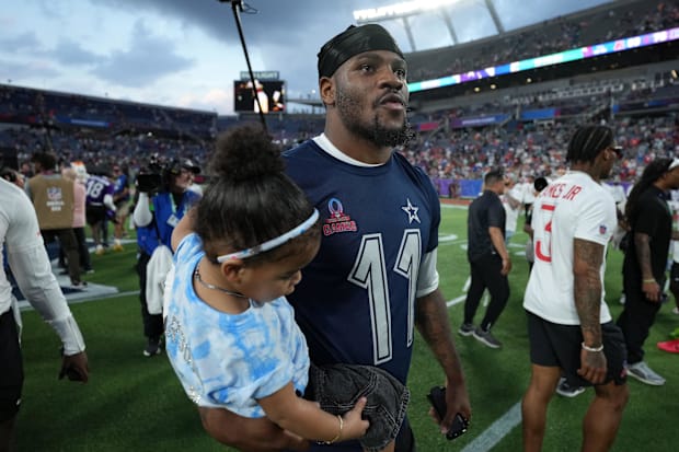 NFC defensive end Micah Parson of the Dallas Cowboys holds his daughter Shatara Parsons after the 2025 Pro Bowl Games.
