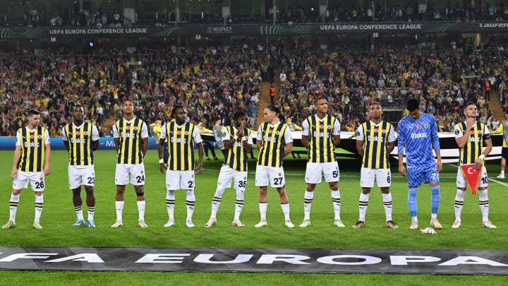Fenerbahçe oyuncuları seremonide. Fenerbahçe oyuncuları seremonide.