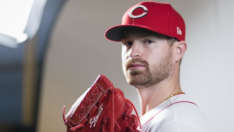 Cincinnati Reds starting pitcher Levi Stoudt