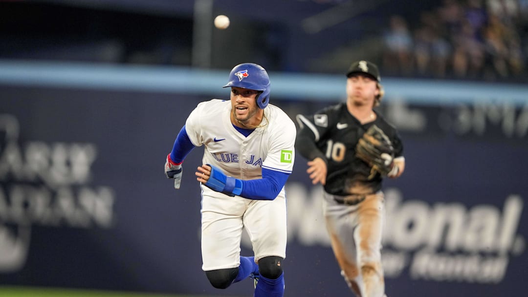 Jun 22, 2025; Toronto, Ontario, CAN; Toronto Blue Jays outfielder George Springer (4) gets caught in a run down against Chicago White Sox shortstop Chase Meidroth (10) during the ninth inning at Rogers Centre. 