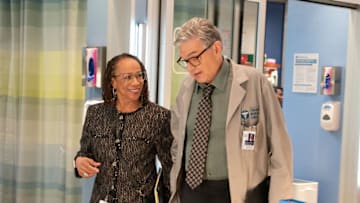 CHICAGO MED -- "We All Fall Down" Episode 1101 -- Pictured: (l-r) S. Epatha Merkerson as Sharon Goodwin, Oliver Platt as Dr. Daniel Charles -- (Photo by: Elizabeth Sisson/NBC)