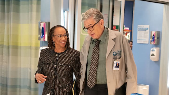 CHICAGO MED -- "We All Fall Down" Episode 1101 -- Pictured: (l-r) S. Epatha Merkerson as Sharon Goodwin, Oliver Platt as Dr. Daniel Charles -- (Photo by: Elizabeth Sisson/NBC)