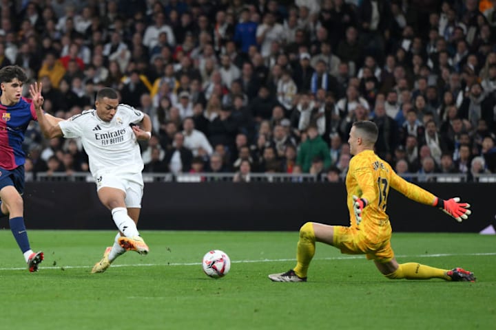 Kylian Mbappe, Inaki Pena