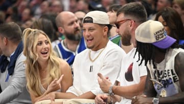 The Dallas Mavericks' crowd had some fun with Patrick Mahomes and Travis Kelce in attendance