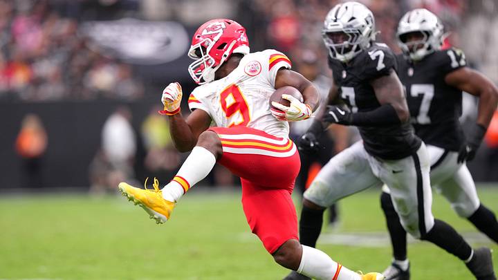 Kansas City Chiefs running back Kenneth Walker III (9) runs the ball