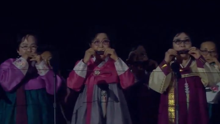 The Kings had the Harmonica Class from the Korea-Town Senior & Community Center perform the national anthem before Game 1. 