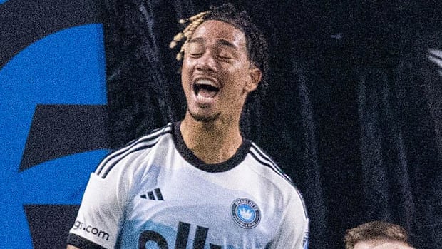 อิดาน โทคโลมาติ อิดาน โทคโลมาติ