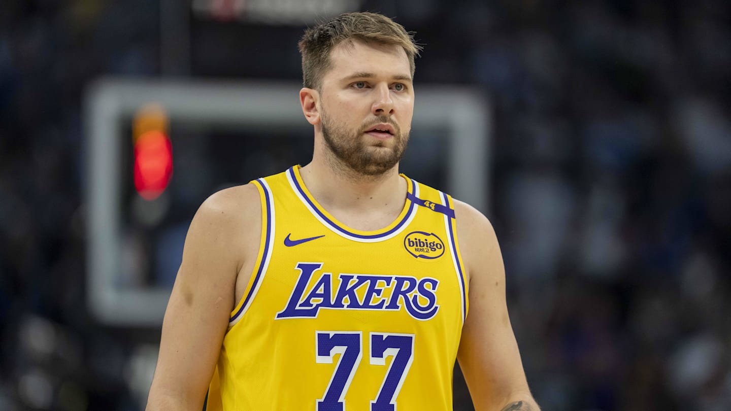 Skinny Luka Doncic casually draining half-court shots in Lakers offseason