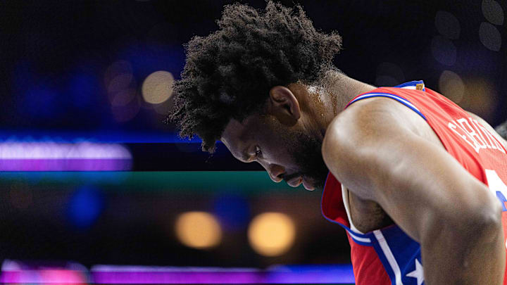 Embiid is injured...again Embiid is injured...again