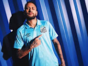 Neymar Jr. in Santos' new third kit.