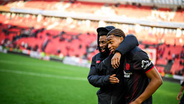 Jeanuel Belocian (rechts) ein Kandidat beim VfL Wolfsburg Jeanuel Belocian (rechts) ein Kandidat beim VfL Wolfsburg