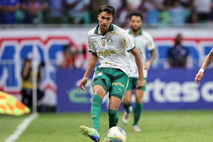 Vitor Reis, Luciano Rodríguez