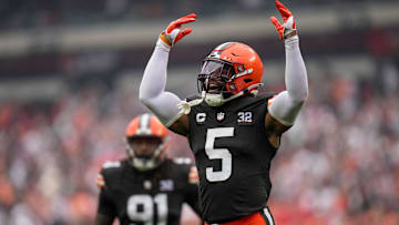 Cleveland Browns linebacker Anthony Walker Jr. (5) pumps up the crowd as the clock winds down in the second quarter of the NFL Week 1 game between the Cleveland Browns and the Cincinnati Bengals at FirstEnergy Stadium in downtown Cleveland on Sunday, Sept. 10, 2023.