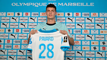 Benjamin Pavard devrait débuter la rencontre avec l'Olympique de Marseille.