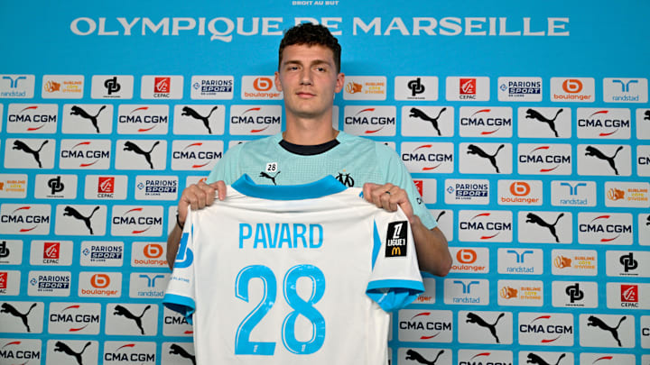Benjamin Pavard devrait débuter la rencontre avec l'Olympique de Marseille.