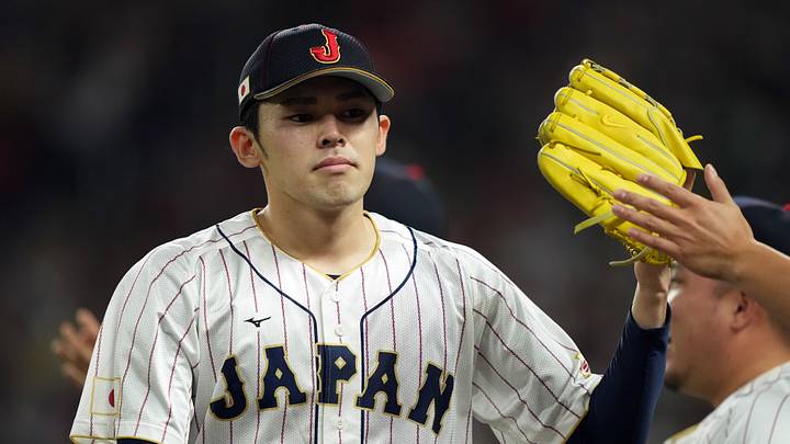 Pitcher Roki Sasaki