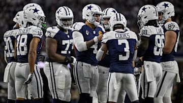 Former Dallas Cowboys WR Brandin Cooks standing with his ex-teammates before a play. 