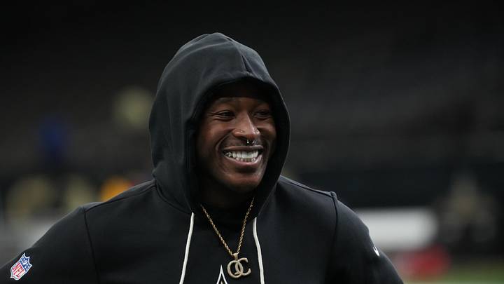 Oct 26, 2025; New Orleans, Louisiana, USA; New Orleans Saints running back Alvin Kamara (41) warms up before a game against the Tampa Bay Buccaneers at Caesars Superdome. Mandatory Credit: Matthew Hinton-Imagn Images