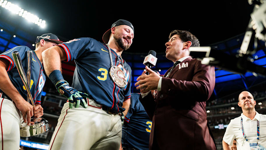 ESPN insider Jeff Passan expects the Mariners to be aggressive at the trade deadline amid Cal Raleigh's historic season. | Matthew Grimes Jr./Atlanta Braves/Getty Images