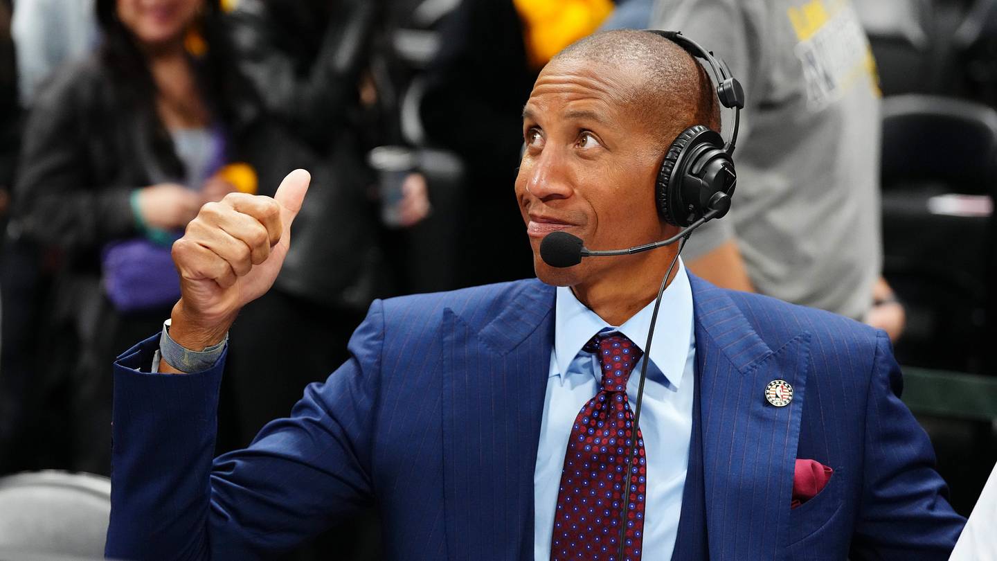 Reggie Miller's broadcasting draws ire from Wolves fans after Game 1 - Vimarsana News