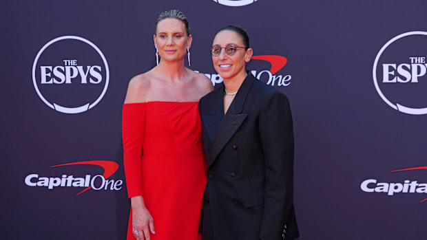 A photo of Diana Taurasi and Penny Taylor