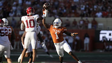 Nov 22, 2025; Austin, Texas, USA; Texas Longhorns defensive lineman Colin Simmons (1) rushes Arkansas Razorbacks quarterback Taylen Green (10) during the first half at Darrell K Royal-Texas Memorial Stadium. Mandatory Credit: Scott Wachter-Imagn Images