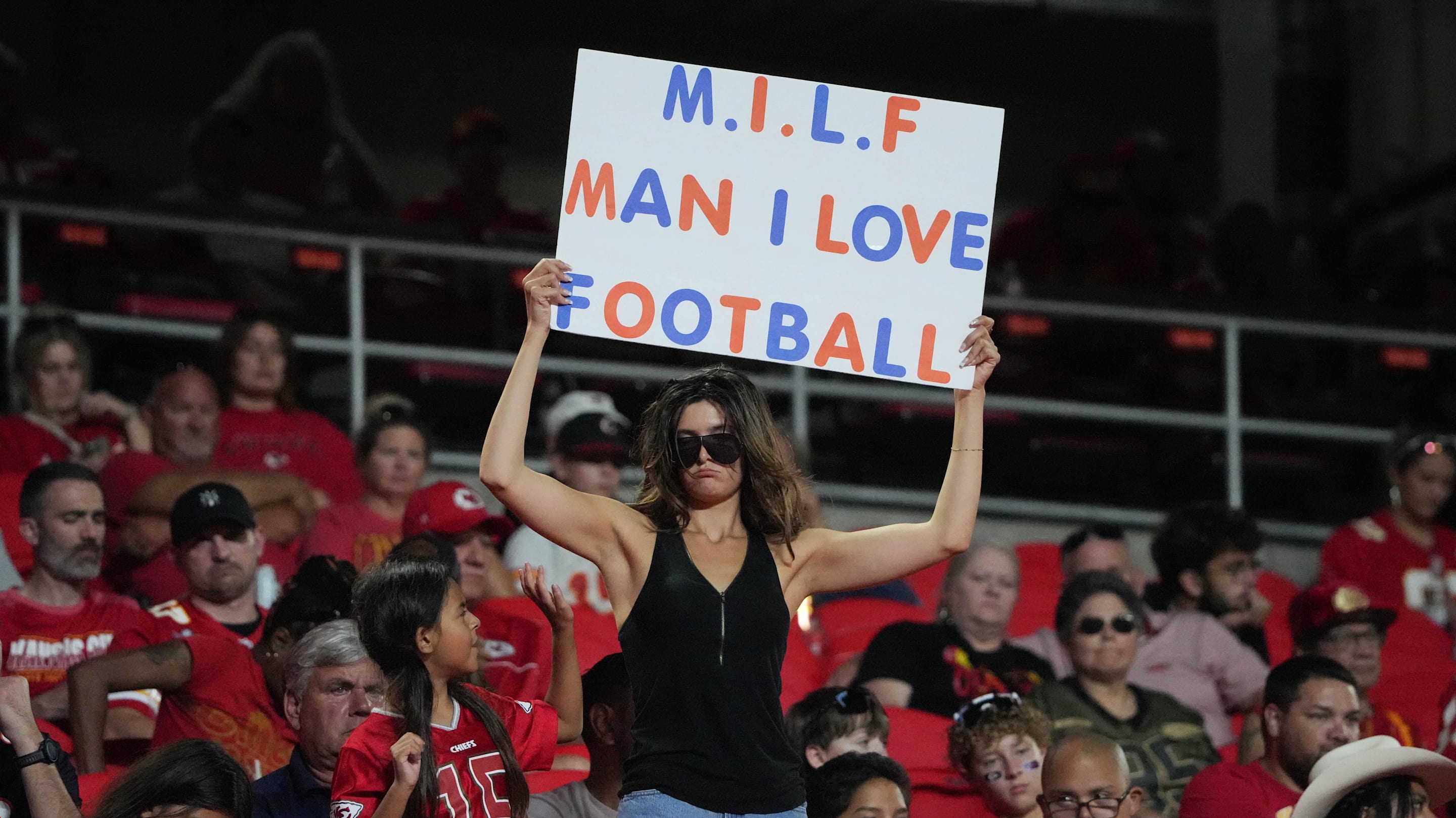 Kevin Hart explains the real difference between Eagles and Chiefs home crowds