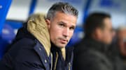 Van Persie is not expecting to rebuild his bridge with Arsenal