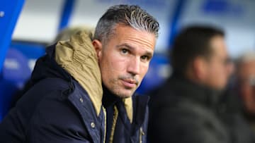 Van Persie is not expecting to rebuild his bridge with Arsenal