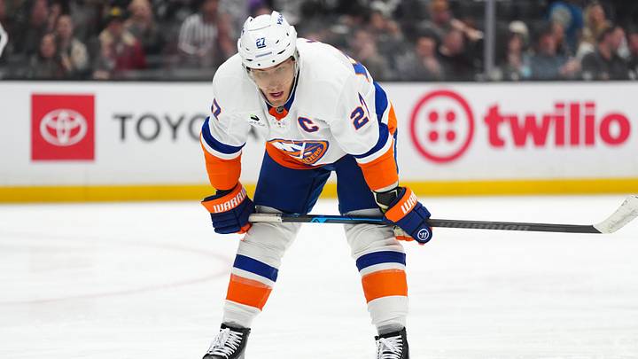 Mar 5, 2026; Los Angeles, California, USA; New York Islanders left wing Anders Lee (27) in the third period against the LA Kings at Crypto.com Arena. Mandatory Credit: Kirby Lee-Imagn Images