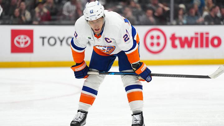 Mar 5, 2026; Los Angeles, California, USA; New York Islanders left wing Anders Lee (27) in the third period against the LA Kings at Crypto.com Arena. Mar 5, 2026; Los Angeles, California, USA; New York Islanders left wing Anders Lee (27) in the third period against the LA Kings at Crypto.com Arena.