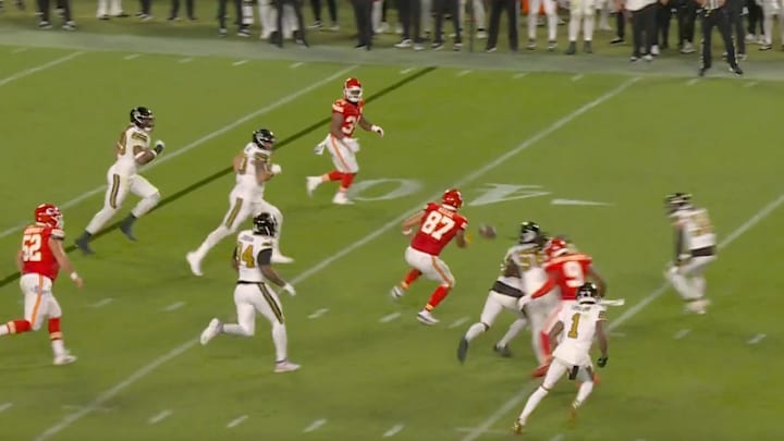 Travis Kelce made this look way too easy.