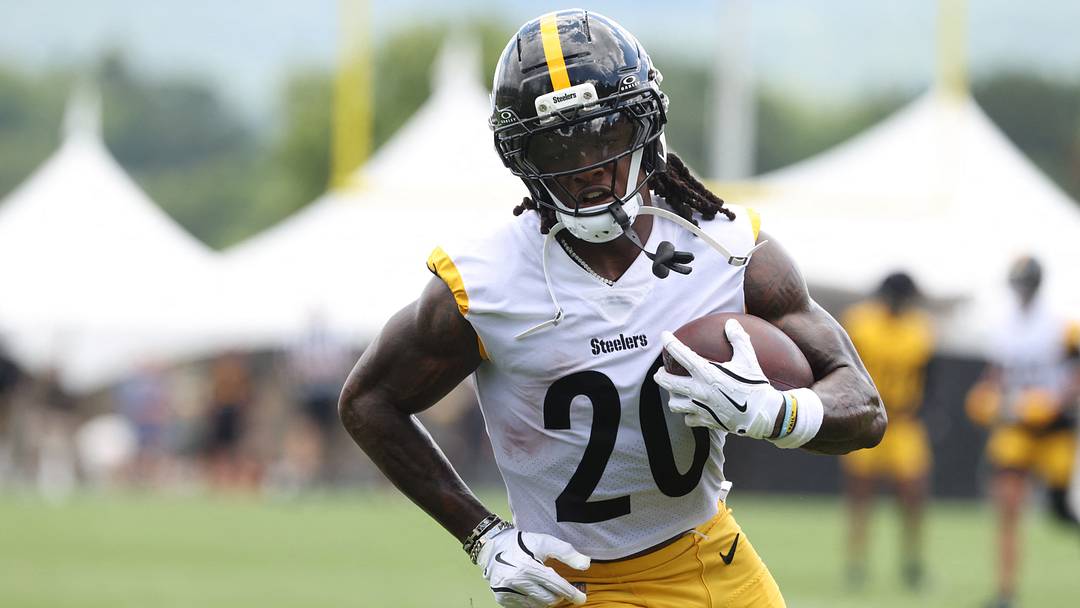 Jul 30, 2026; Latrobe, PA, USA; Pittsburgh Steelers running back Kaleb Johnson (20) participates in training camp drills at Saint Vincent College. Mandatory Credit: Charles LeClaire-Imagn Images Jul 30, 2026; Latrobe, PA, USA; Pittsburgh Steelers running back Kaleb Johnson (20) participates in training camp drills at Saint Vincent College. Mandatory Credit: Charles LeClaire-Imagn Images