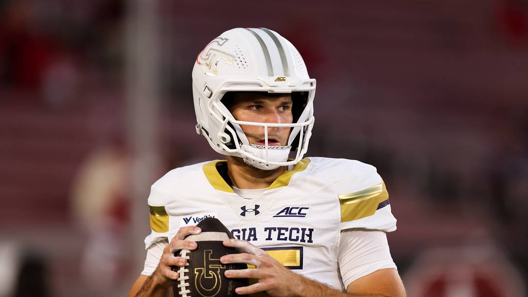 Sep 26, 2026; Stanford, California, USA; Georgia Tech Yellow Jackets quarterback Alberto Mendoza (15) warms up before the game against the Stanford Cardinal at Stanford Stadium. Mandatory Credit: Sergio Estrada-Imagn Images Sep 26, 2026; Stanford, California, USA; Georgia Tech Yellow Jackets quarterback Alberto Mendoza (15) warms up before the game against the Stanford Cardinal at Stanford Stadium. Mandatory Credit: Sergio Estrada-Imagn Images