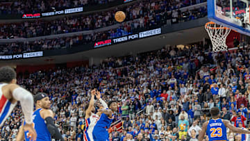 Cunningham's attempt at a game-winning shot falls short, which leads to a scramble and a controversial final play in Sunday's Game 4.
