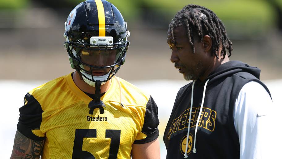 New Steelers defensive coordinator Patrick Graham (right) has an experienced group to work with.