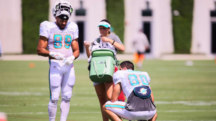 Jul 29, 2024; Miami Gardens, FL, USA; Miami Dolphins tight end Julian Hill (89) and tight end Tanner Conner (80) hydrate during training camp at Baptist Health Training Complex.